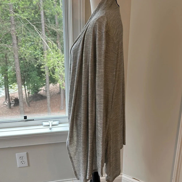 Fabletics Waterfall Cardigan, EUC, Size M - Picture 6 of 10
